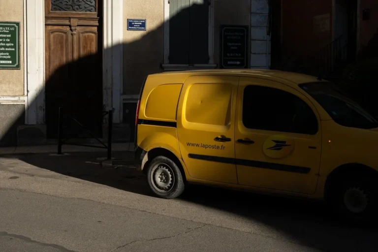 Colis en transit sur nos plateformes logistiques : que signifie ce statut et quand faut-il vraiment s&rsquo;inquiéter